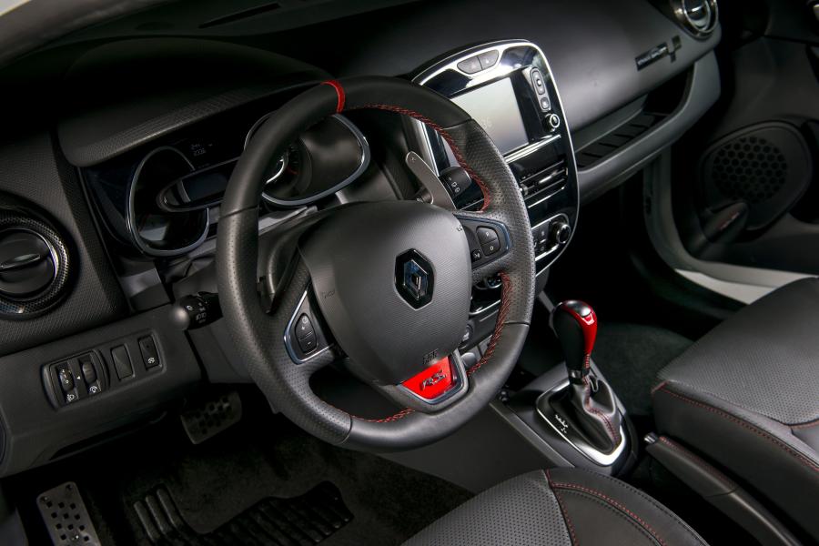  Renault Clio R.S. 220 Trophy 2015 года  (фото 14 из 48)